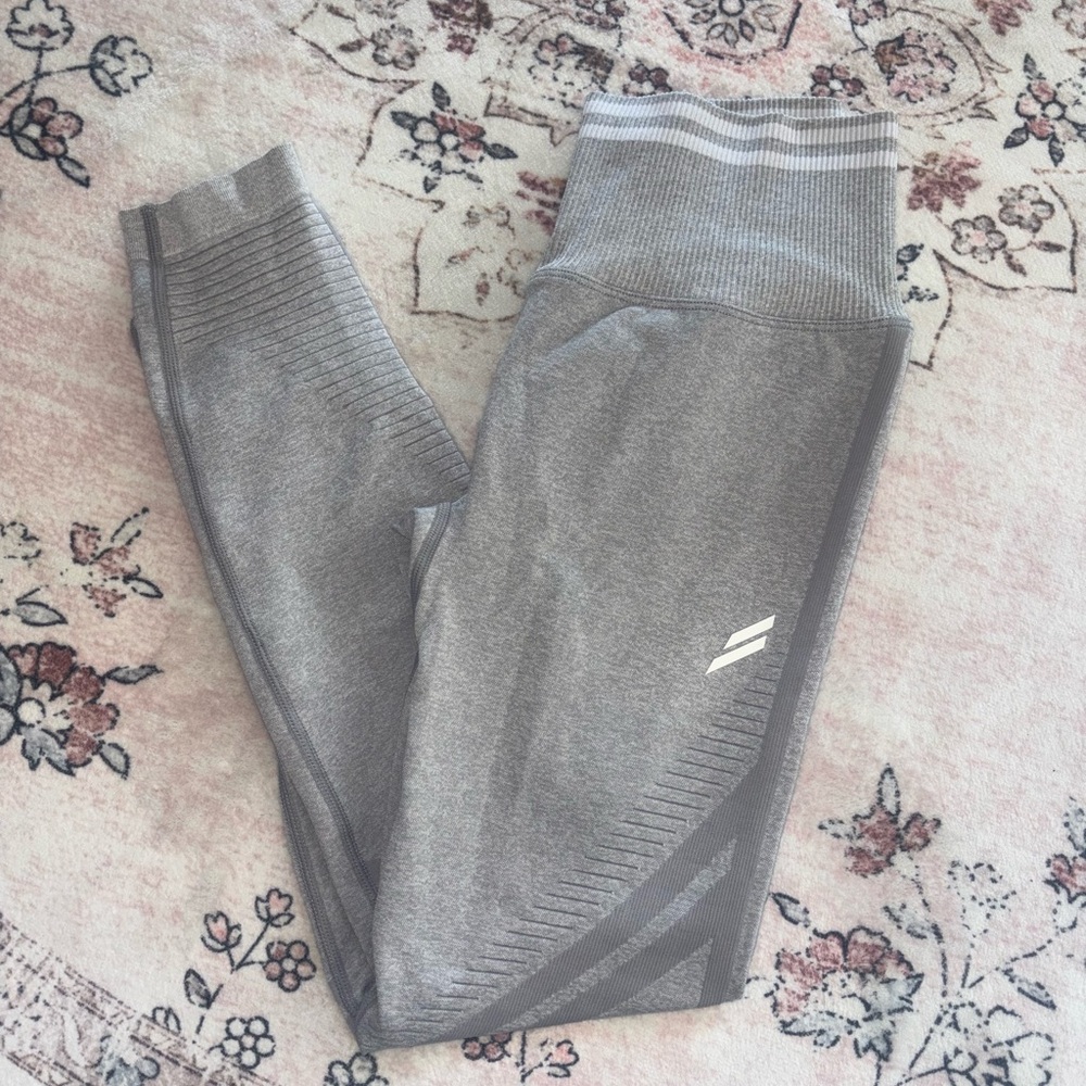 DOYOUEVEN Gray Ribbed Leggings